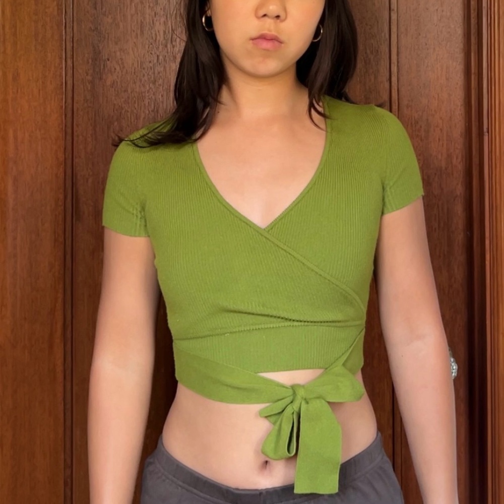 Aritzia Wilfred Green Wrap Crop Top
